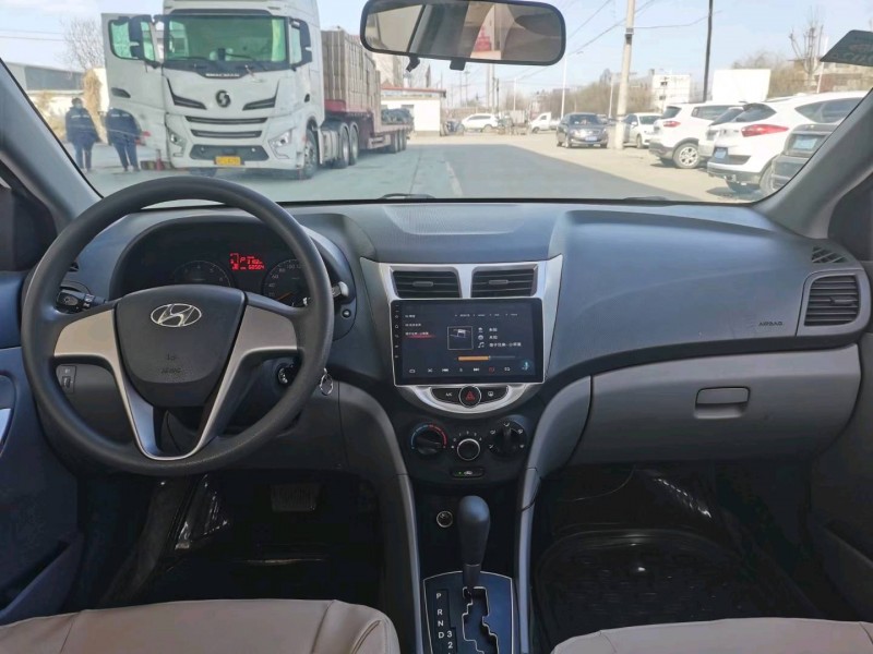 保定18年现代瑞纳8