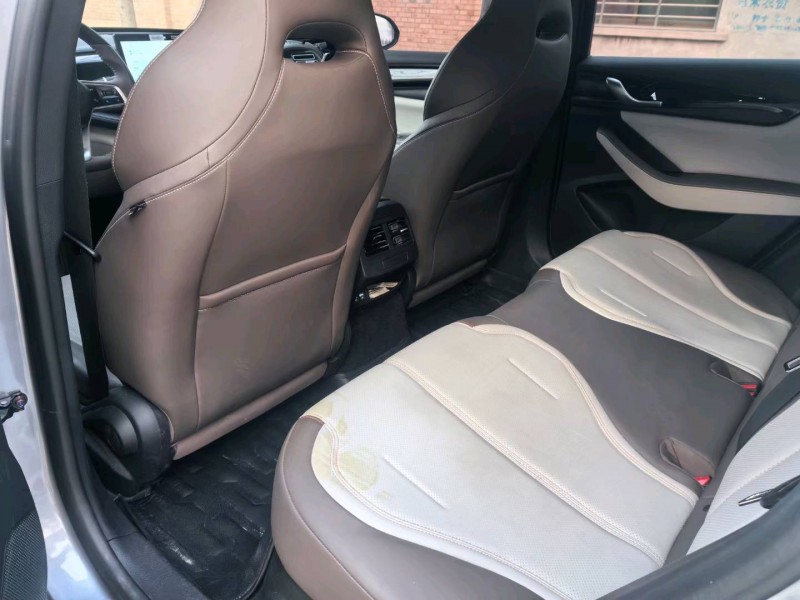 保定23年比亚迪秦8