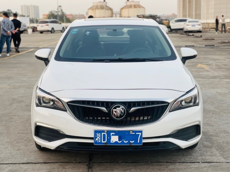 东莞17年别克威朗1