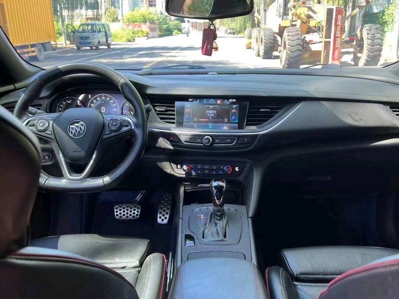 青岛19年别克君威4