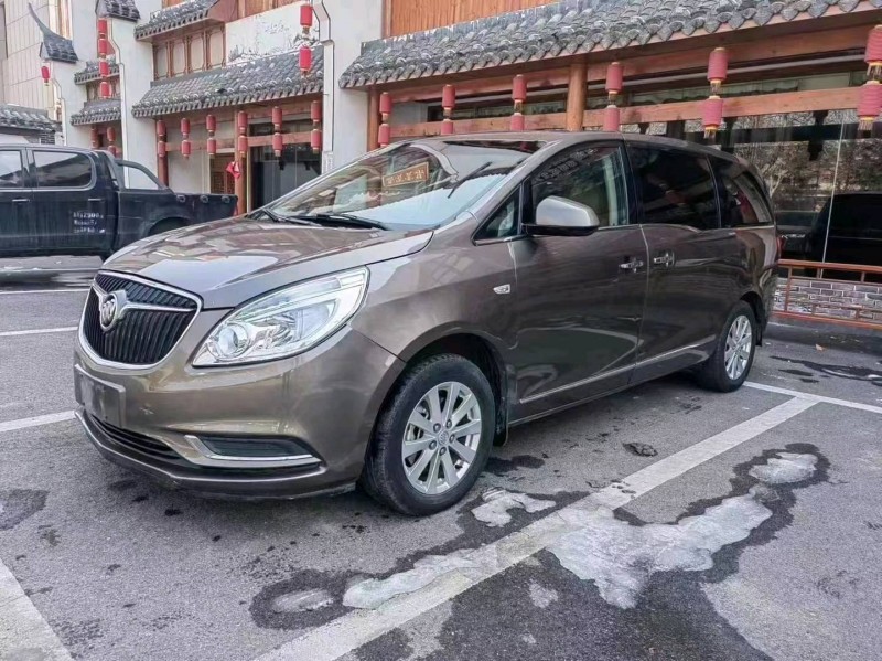 青岛17年别克GL82