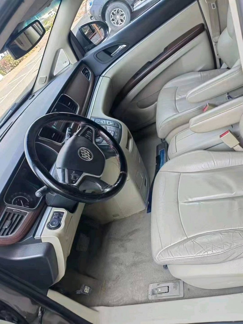 青岛17年别克GL84