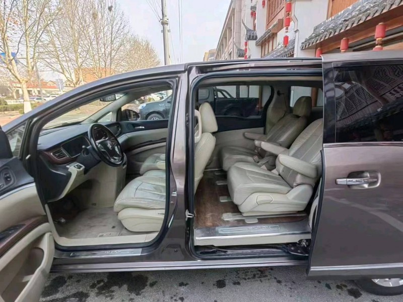 青岛17年别克GL86