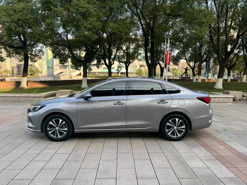 嘉興22年長安汽車逸動3