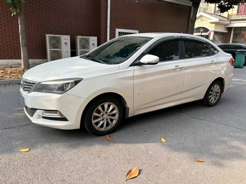 常州16年長安汽車悅翔V75