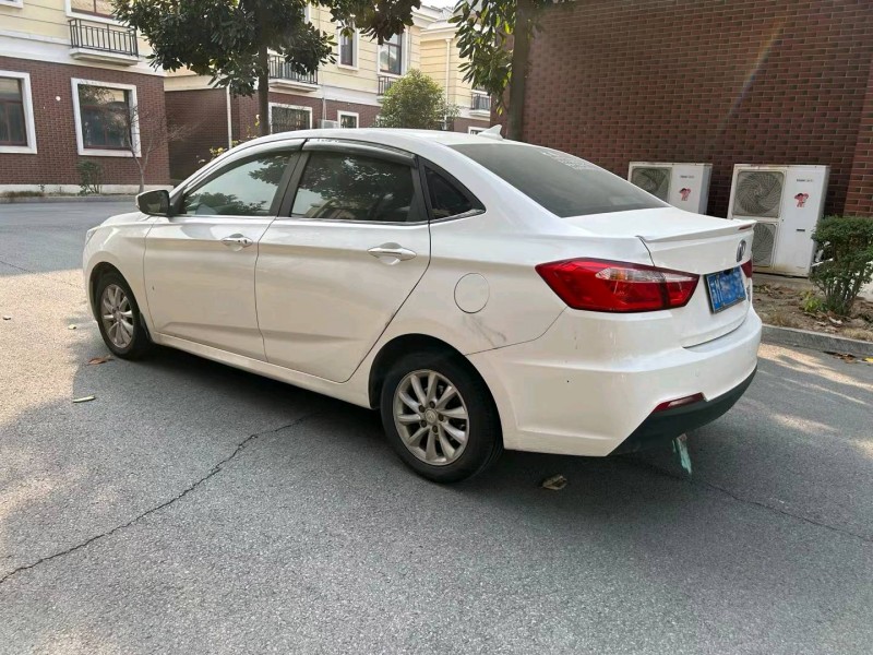常州16年長安汽車悅翔V76
