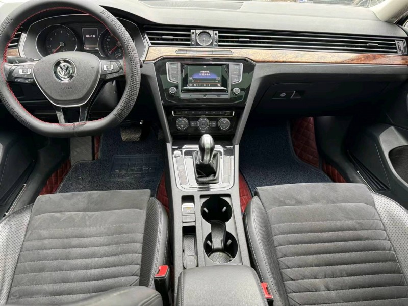 保定16年大众迈腾4