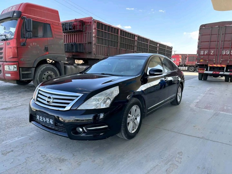 保定13年日产天籁3