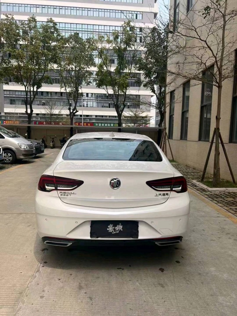 珠海22年别克君威5