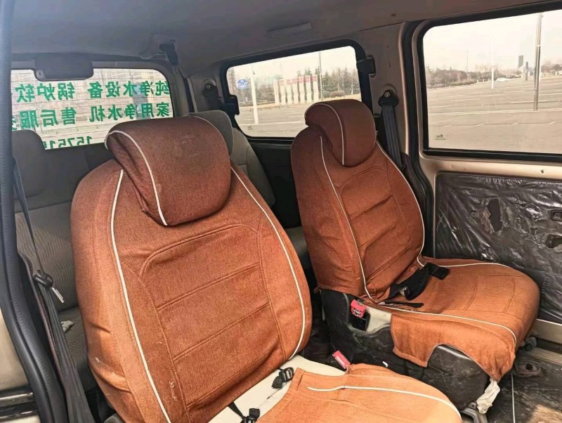 常州18年五菱汽車榮光V5