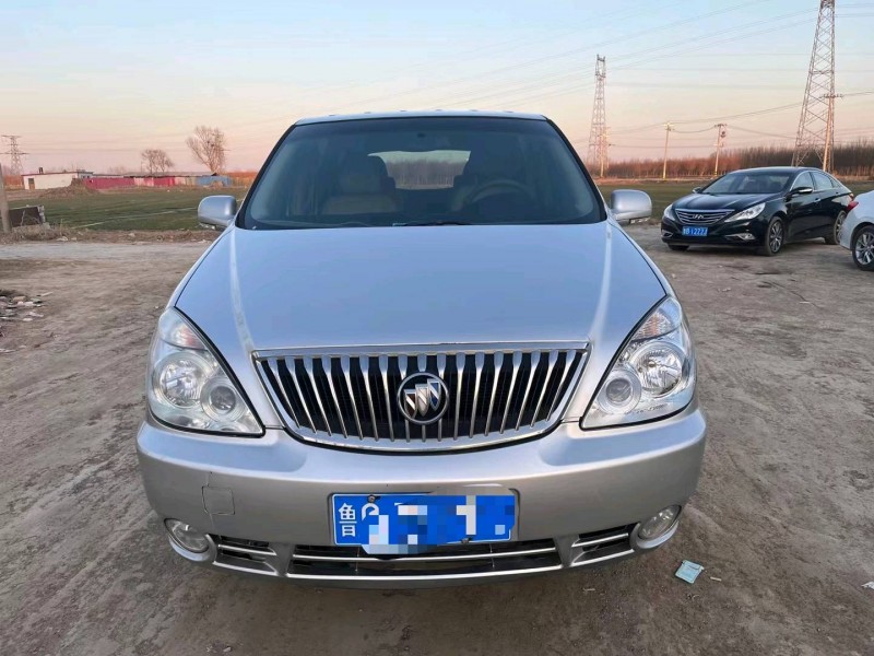 保定17年别克GL81