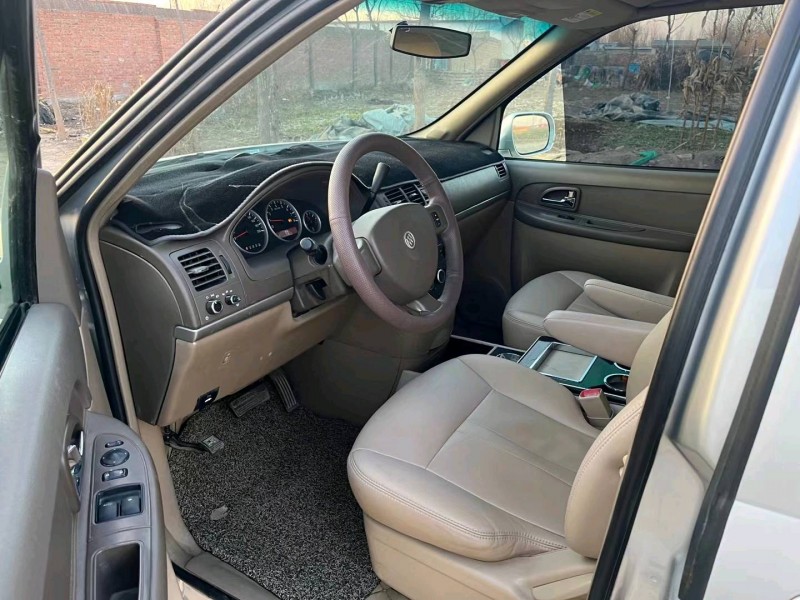 保定17年别克GL85