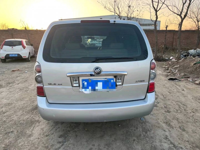 保定17年别克GL89