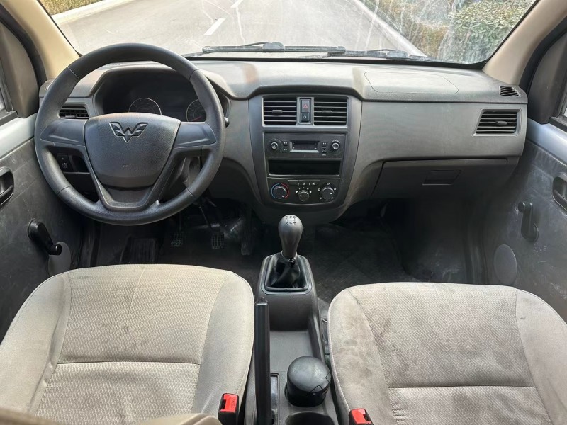 青島22年五菱汽車榮光7