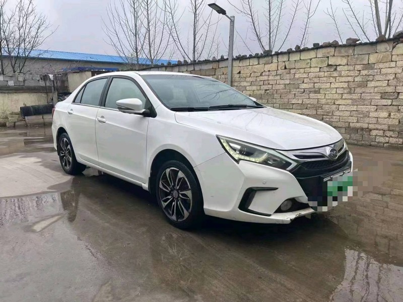 青岛16年比亚迪秦2