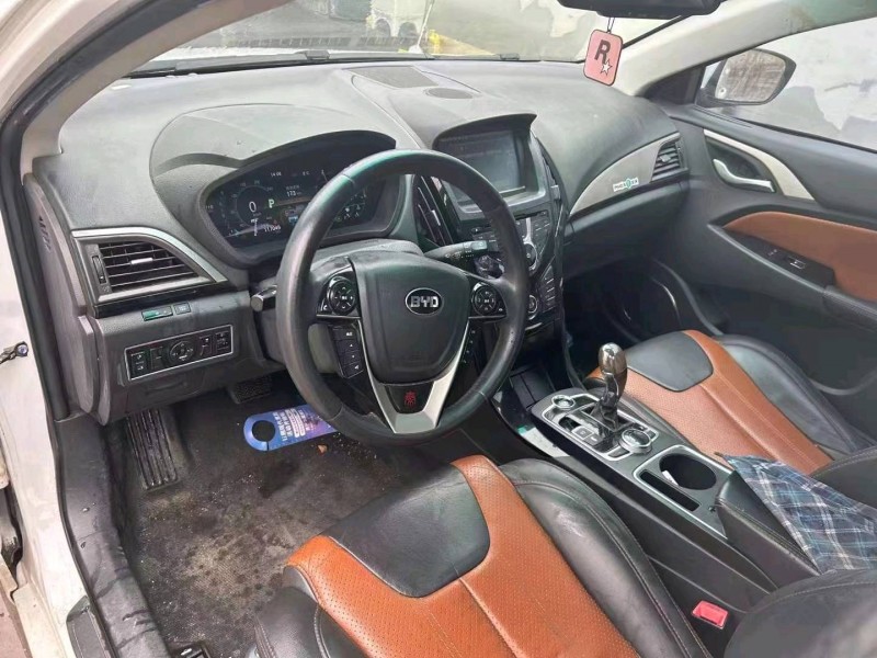 青岛16年比亚迪秦4