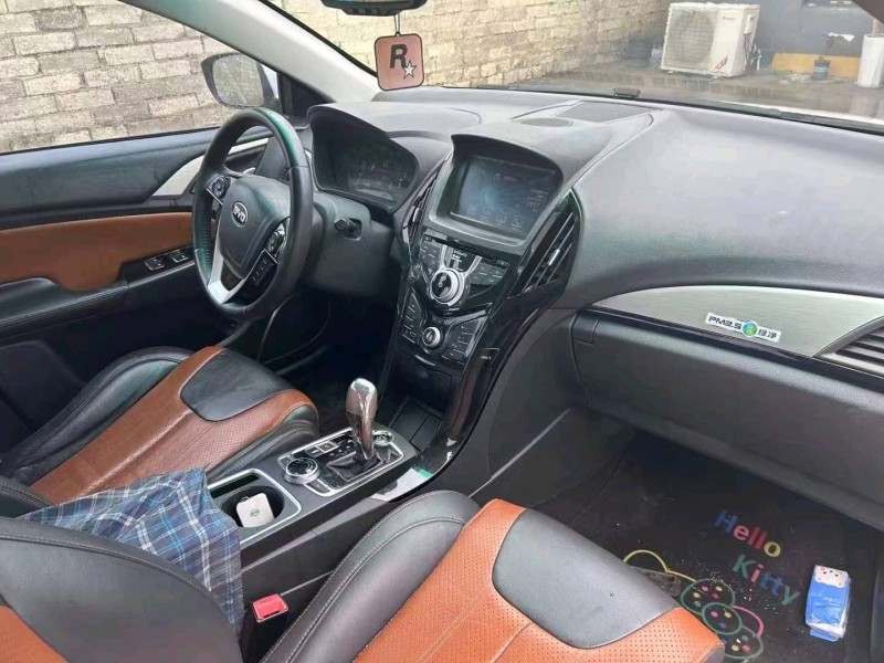 青岛16年比亚迪秦5