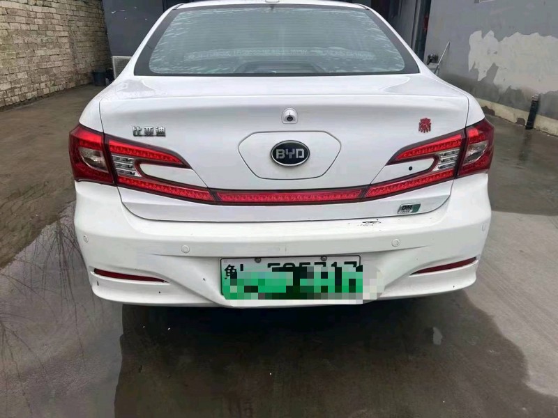 青岛16年比亚迪秦8