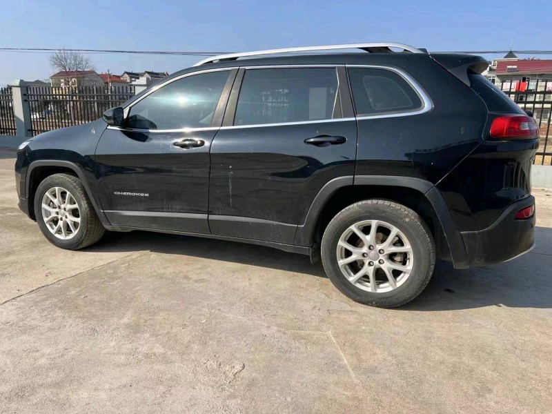 新余17年Jeep自由光3