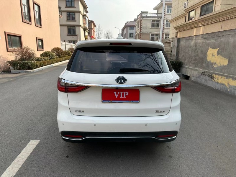 青岛19年比亚迪宋MAX9