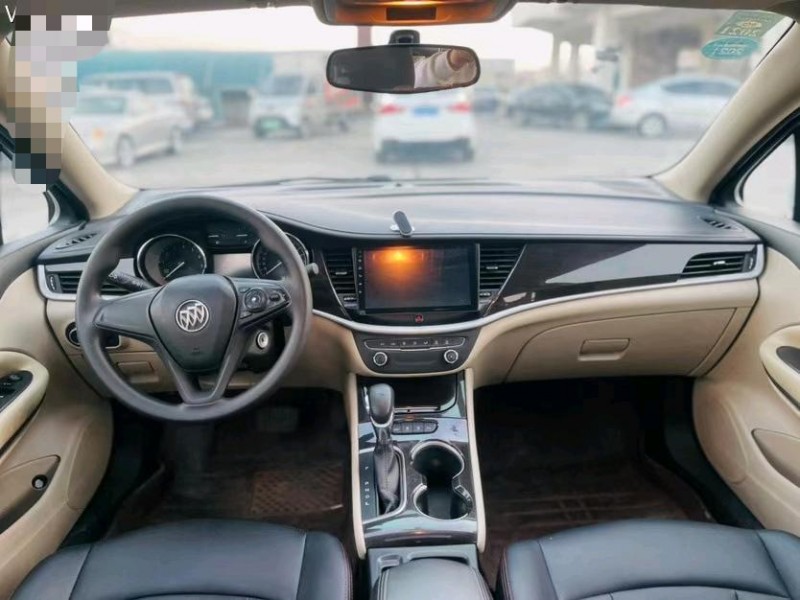 东莞17年别克威朗4