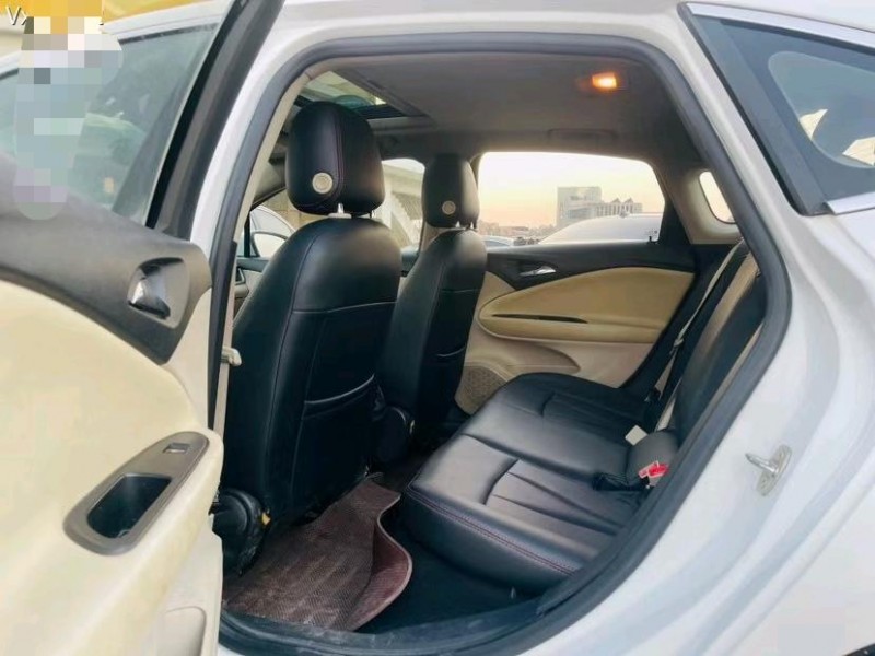 东莞17年别克威朗5