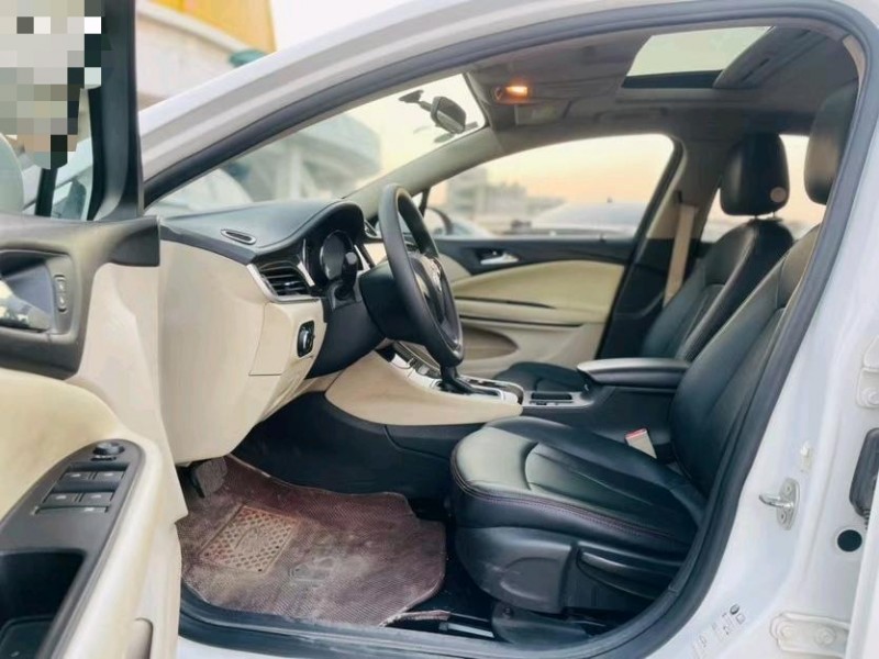 东莞17年别克威朗6