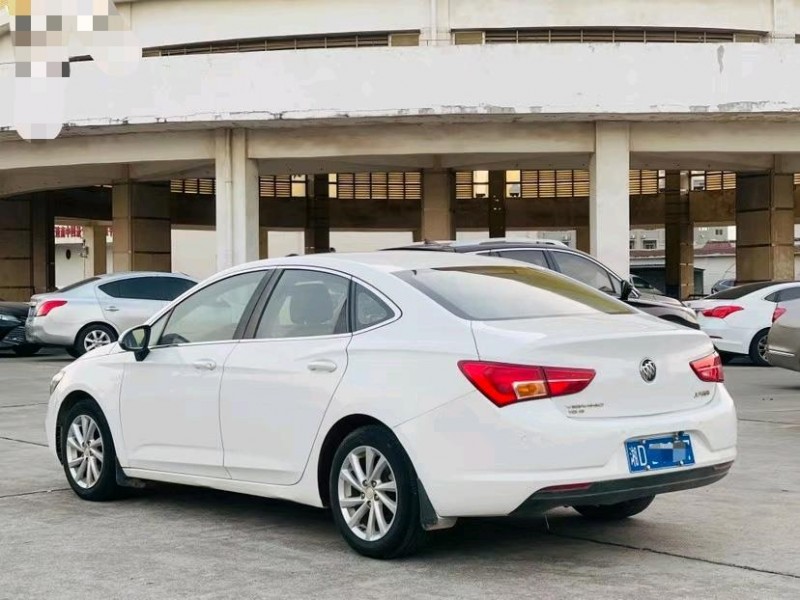 东莞17年别克威朗9