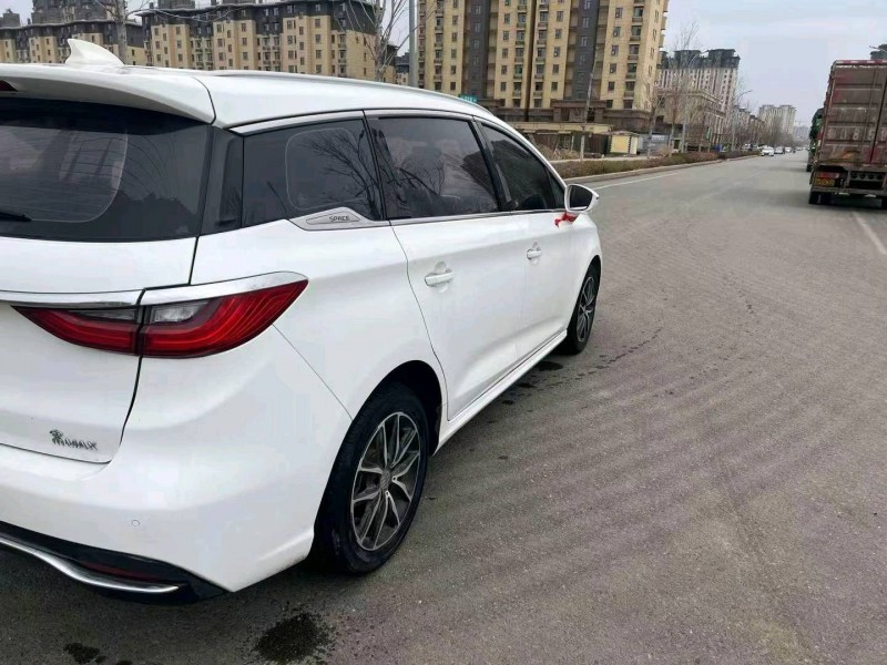 济南18年比亚迪宋MAX5