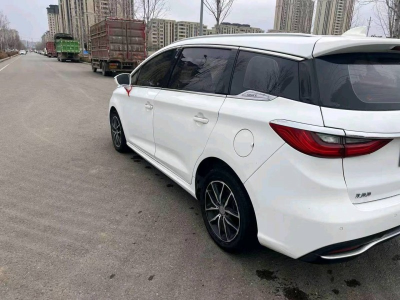 济南18年比亚迪宋MAX6