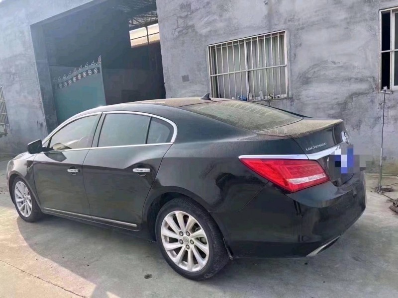 青岛15年别克君越8