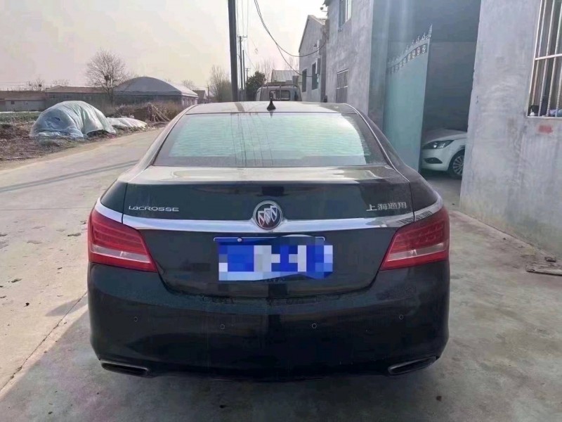 青岛15年别克君越9