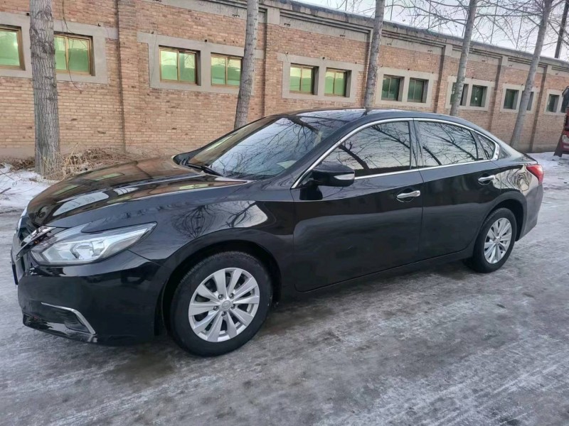 保定17年日产天籁2