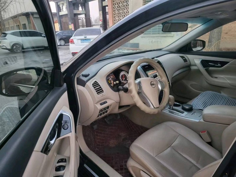 保定17年日产天籁3