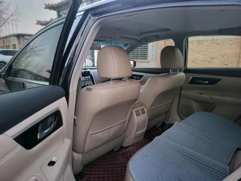 保定17年日产天籁5