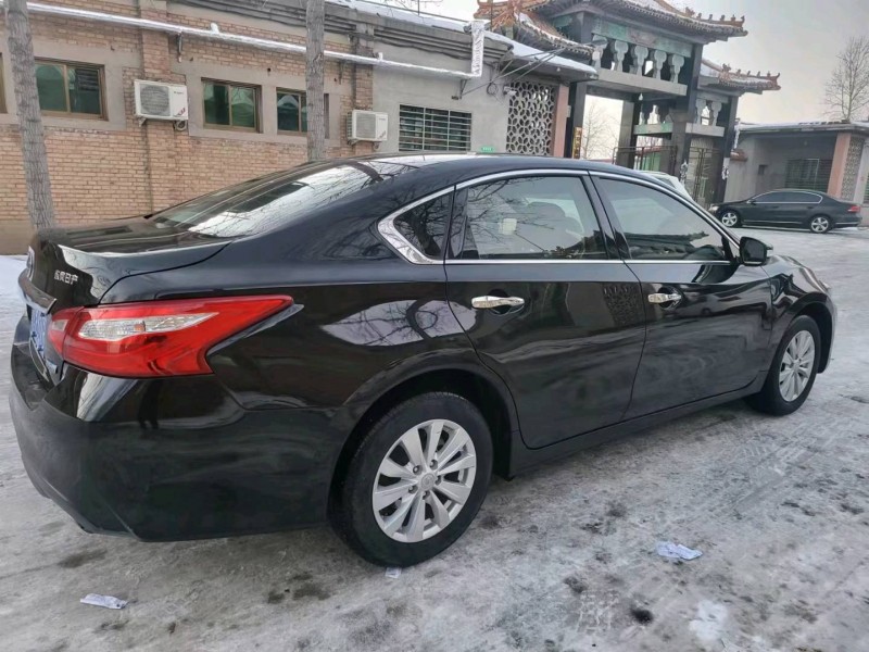 保定17年日产天籁6