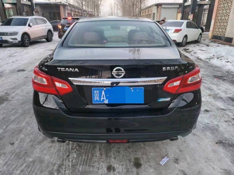 保定17年日产天籁8