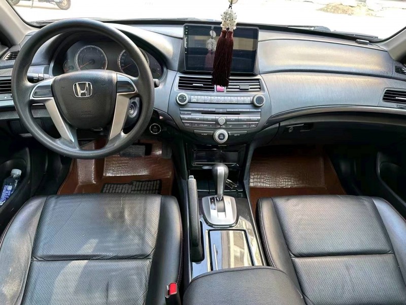 邢台13年本田雅阁3