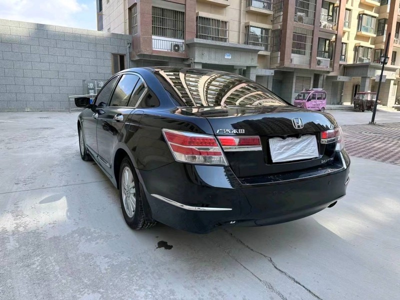 邢台13年本田雅阁6