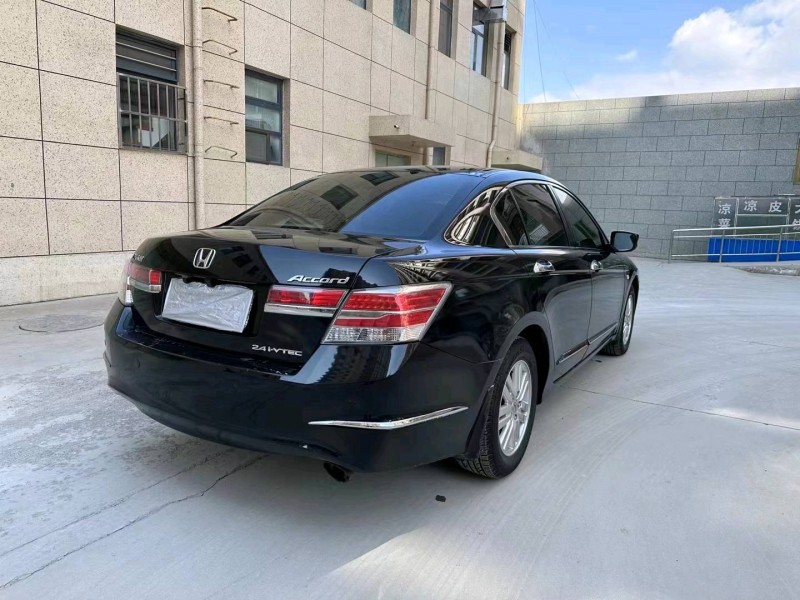 邢台13年本田雅阁8