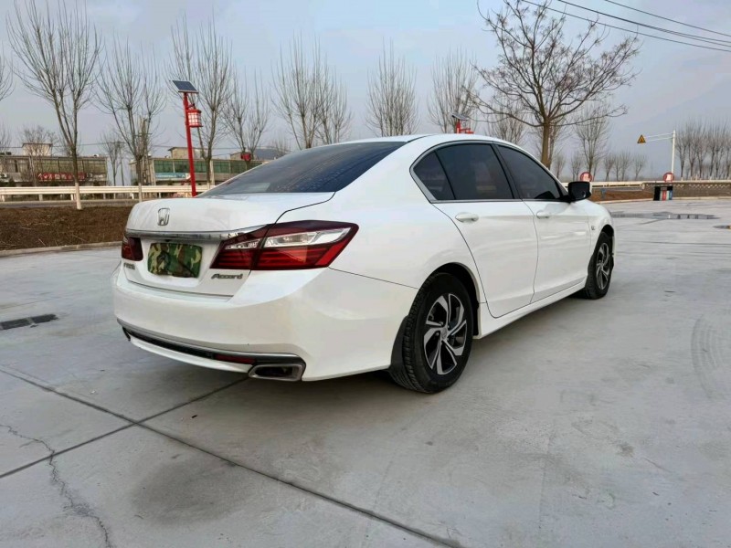 徐州17年本田雅阁8
