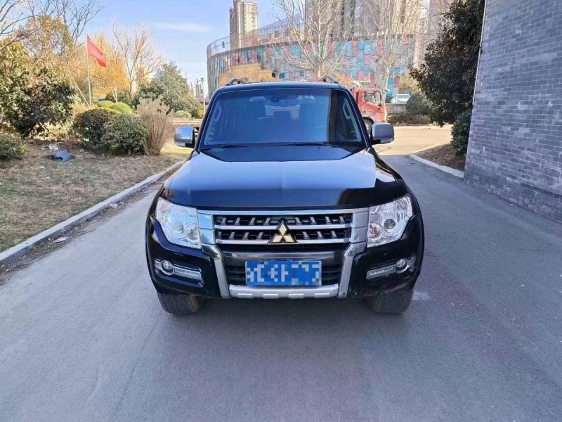 东营15年三菱帕杰罗1