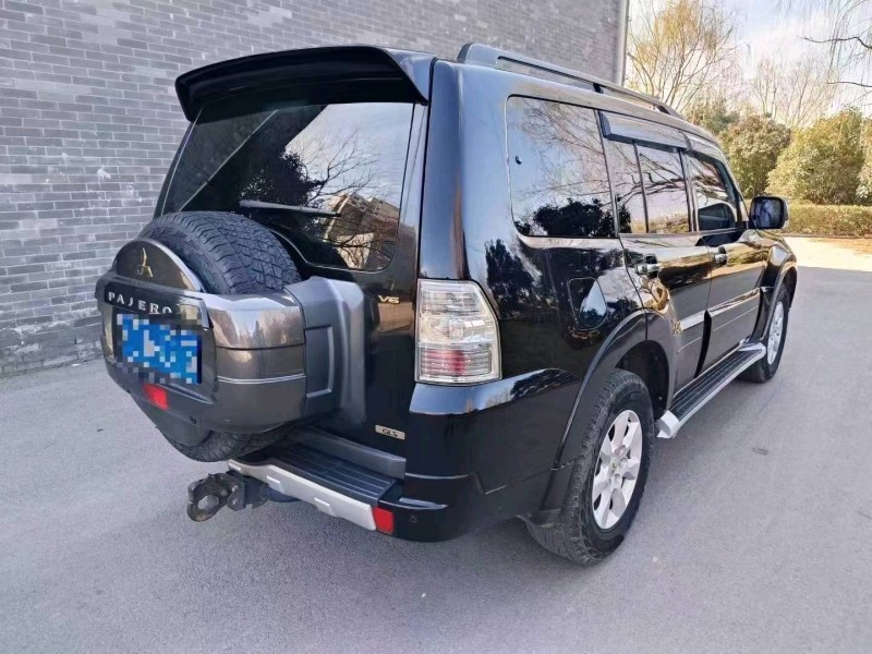 东营15年三菱帕杰罗5