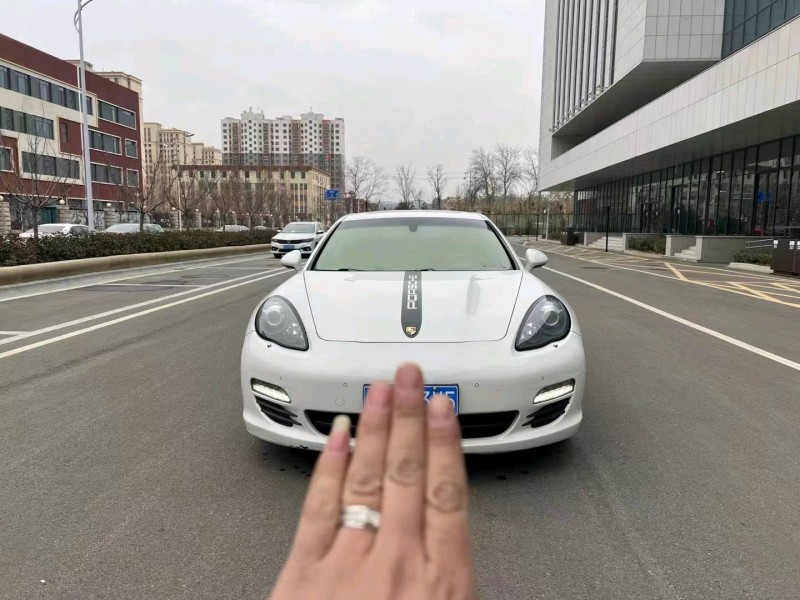 东营12年保时捷帕拉梅拉1