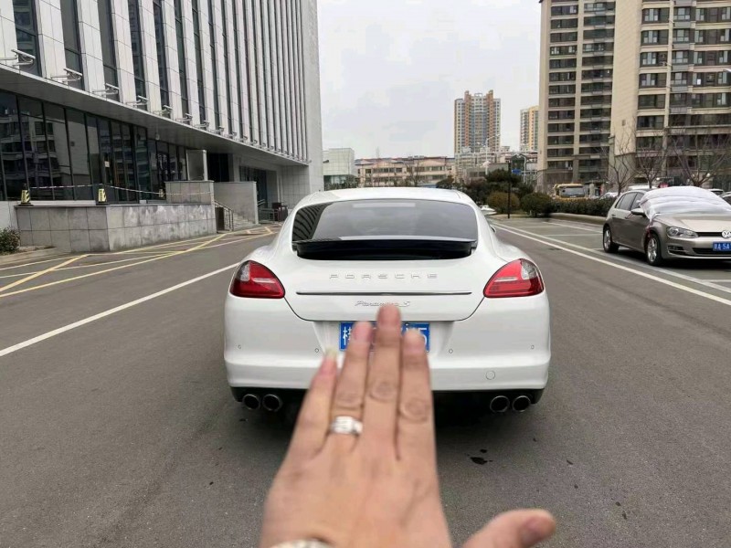 东营12年保时捷帕拉梅拉2