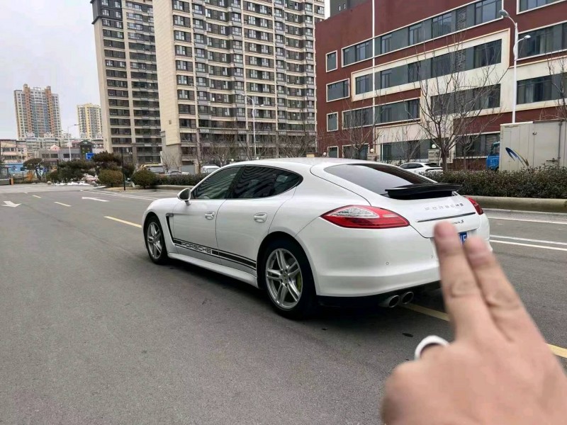 东营12年保时捷帕拉梅拉6