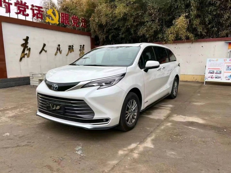 东营22年丰田塞纳2