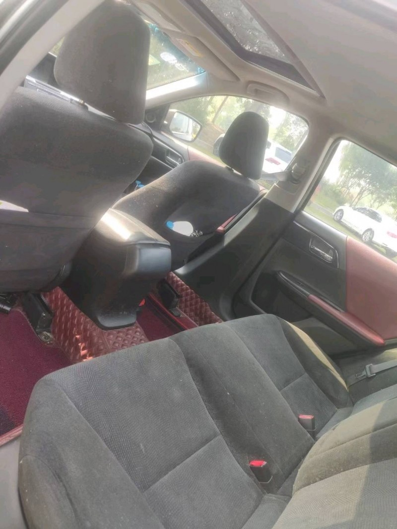 襄阳16年本田雅阁2