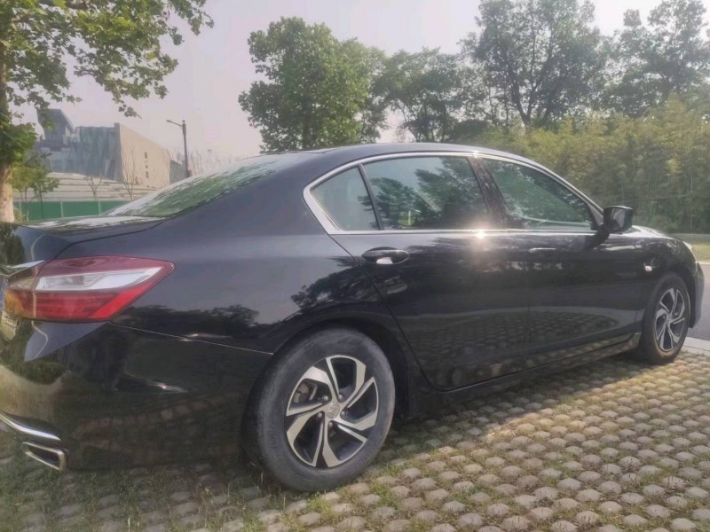 襄阳16年本田雅阁3