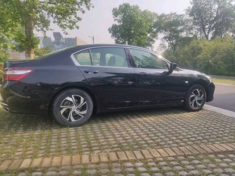 襄阳16年本田雅阁5